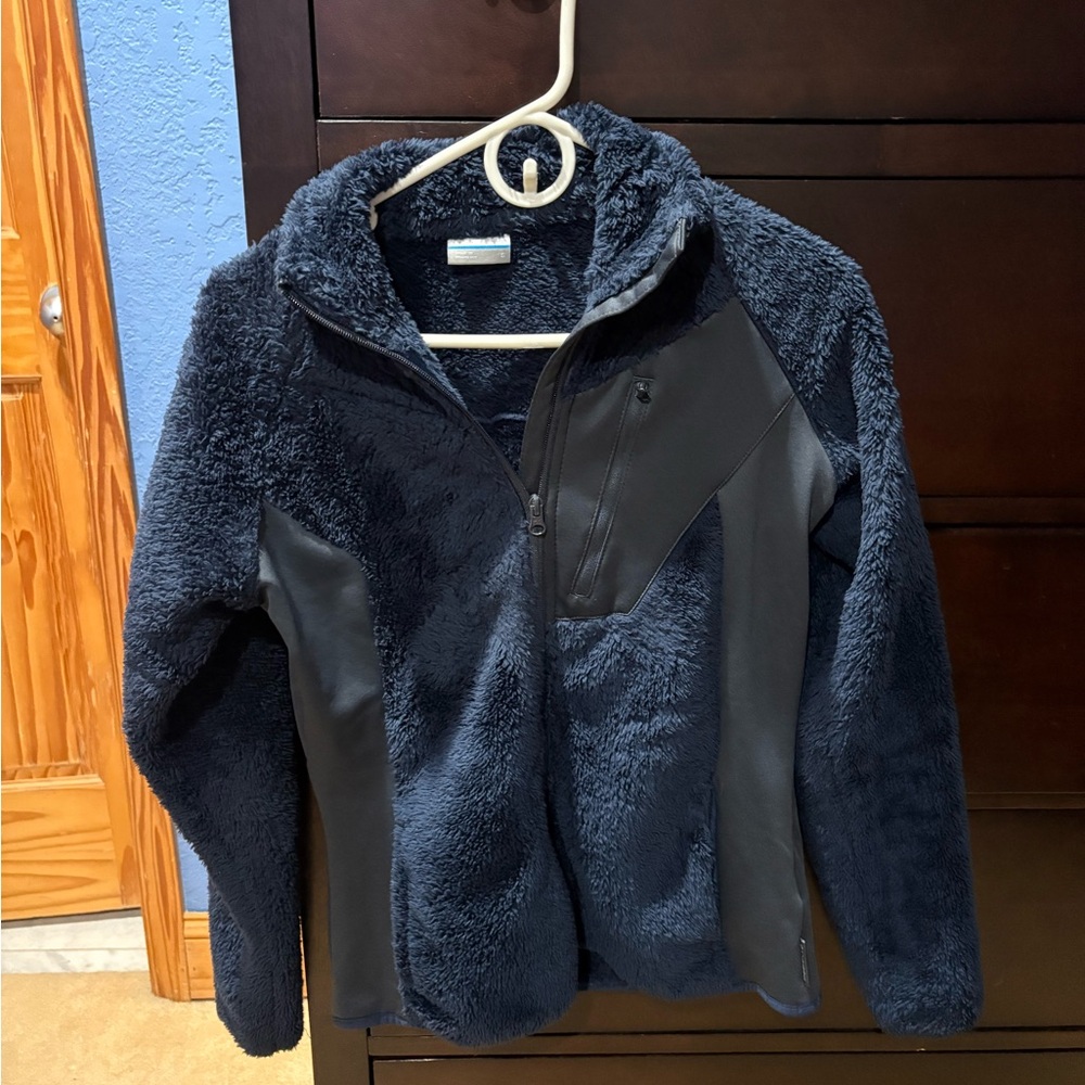 Columbia Women’s Fleece Jacket in Dark Blue and Black